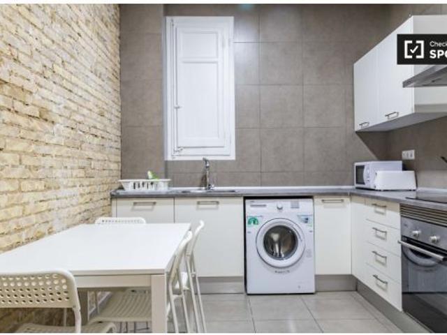 Habitación luminosa en alquiler en el apartamento de 5 dormitorios en L' Eixample