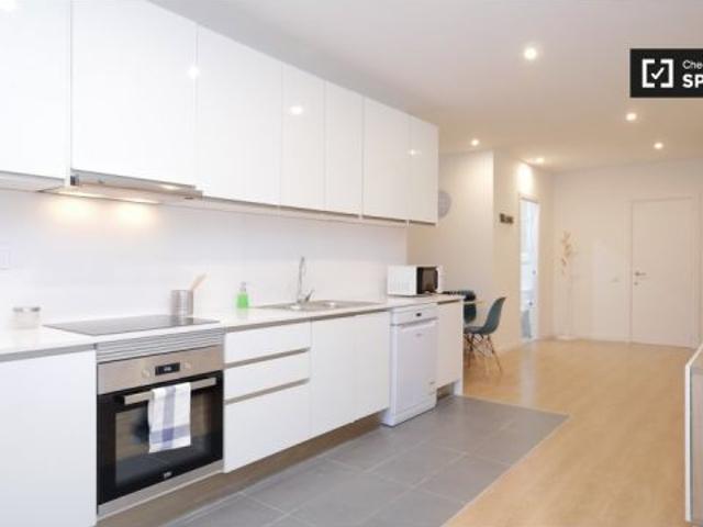 Habitación luminosa en apartamento de 3 dormitorios en Barri Gòtic, Barcelona