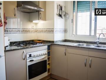 Habitación luminosa en apartamento de 3 dormitorios en Horta Guinardó