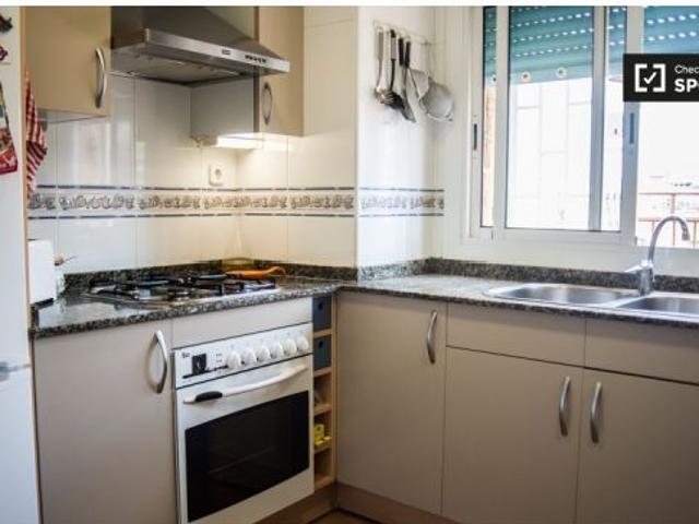 Habitación luminosa en apartamento de 3 dormitorios en Horta Guinardó