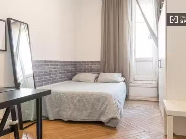 Habitación luminosa en piso de 12 habitaciones en Sol, Madrid