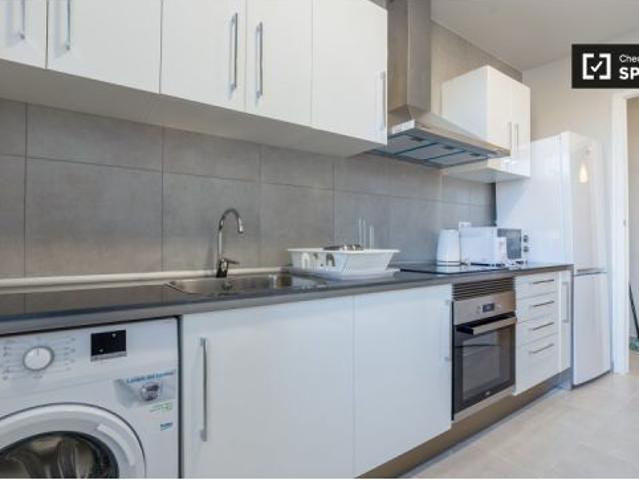 Habitación luminosa en un apartamento de 5 dormitorios en L' Eixample