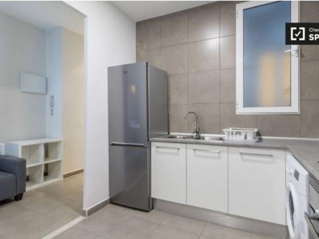 Habitación luminosa en un apartamento de 5 dormitorios en L' Eixample