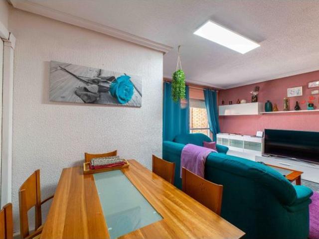 Habitación luminosa y cómoda en piso compartido – Zamora