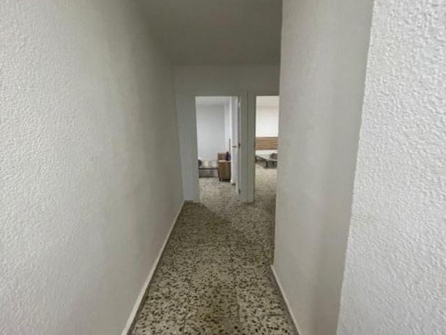Habitación para chico trabajador Zona El Corte Inglés