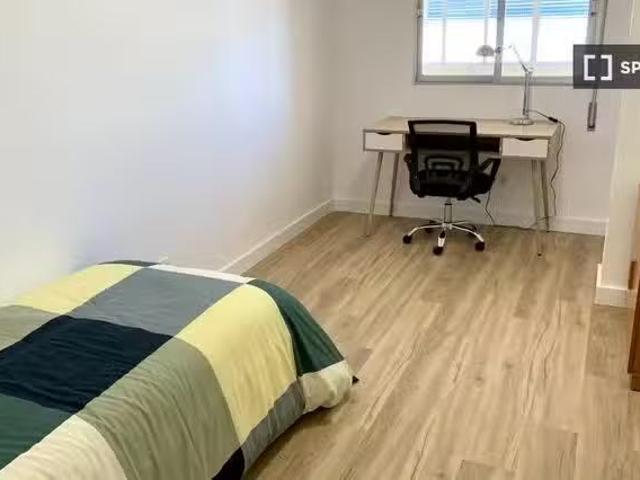 Habitación piso de 5 habitaciones en alquiler en Cartagena