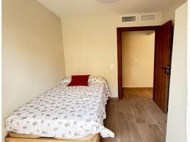 Habitación reformada en Calle Maestro Caballero – ¡lista para entrar a vivir!