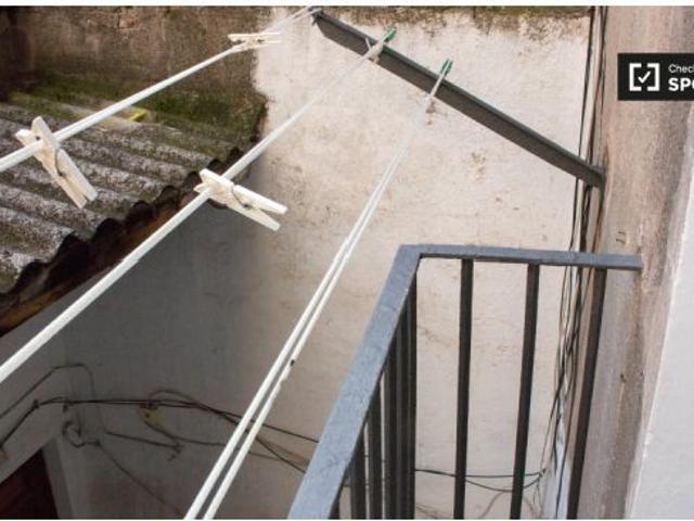 Habitación sencilla en apartamento de 3 dormitorios en el raval