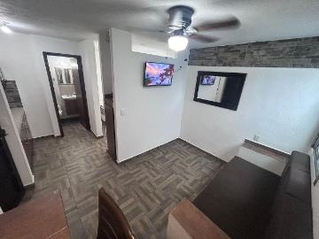 Habitación tipo loft independiente en Renta en Jardines del Valle, Zapopan