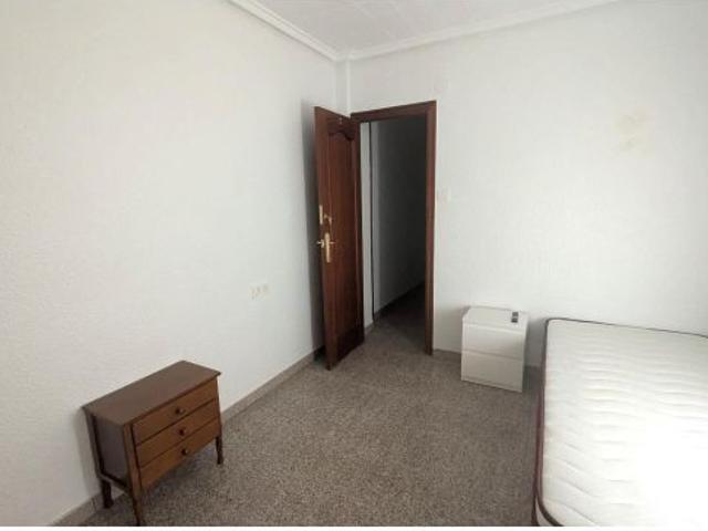 ¡HABITACIONES EN ALQUILER!