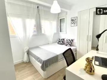 Habitaciones en alquiler en apartamento de 4 dormitorios en Mó.