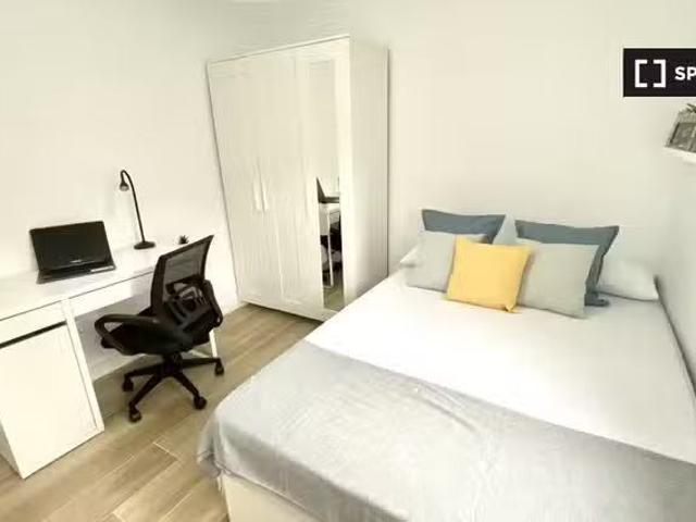 Habitaciones en alquiler en apartamento de 4 dormitorios en Mó.