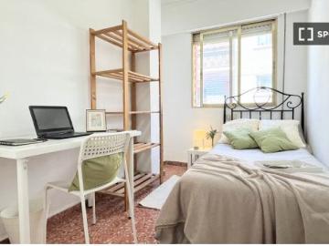 Habitaciones en alquiler en el apartamento de 5 dormitorios en Burjassot