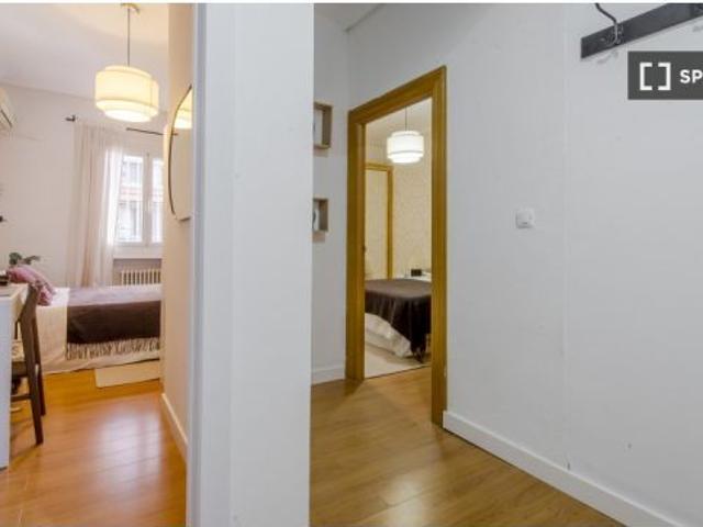 ¡Habitaciones en alquiler en piso de 5 habitaciones en Madrid!