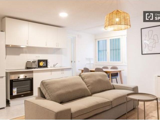 Habitaciones en alquiler en piso de 5 habitaciones en San Blas, Madrid