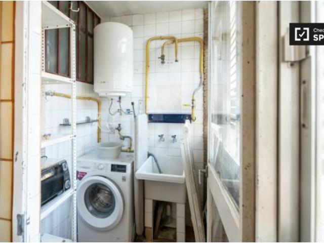 ¡Habitaciones en alquiler en piso de 6 dormitorios en Valencia!