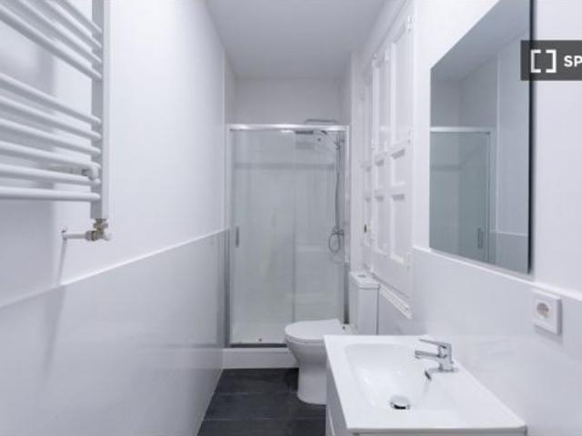 Habitaciones en alquiler en piso de 8 habitaciones en Sol