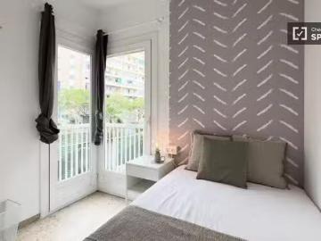 ¡Habitaciones en alquiler en un apartamento de 5 dormitorios e.