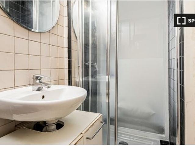 ¡Habitaciones en alquiler en un apartamento de 5 habitaciones en Barcelona!