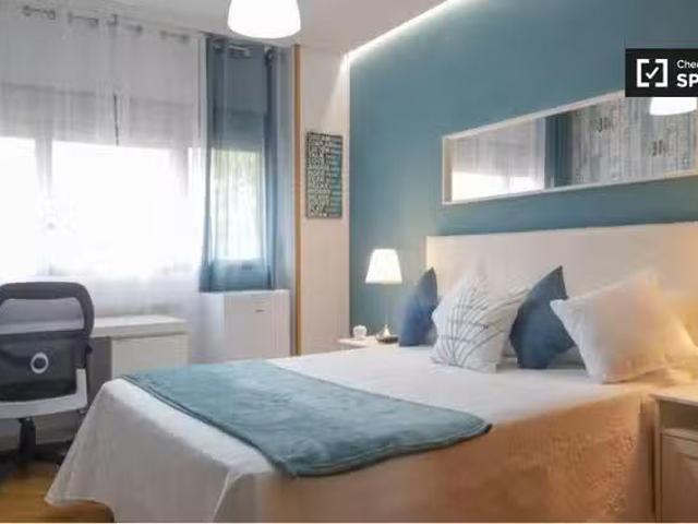 ¡Habitaciones en alquiler en un Piso de 5 habitaciones en Madr.