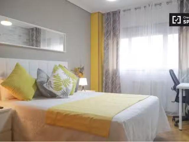 ¡Habitaciones en alquiler en un Piso de 5 habitaciones en Madr.