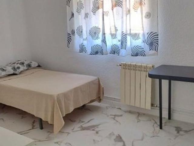Habitaciones en alquiler para chicas estudiantes junto a El Corte Inglés
