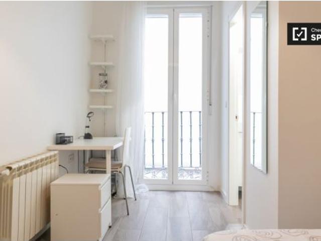 Habitaciones en apartamento de 4 habitaciones en Madrid