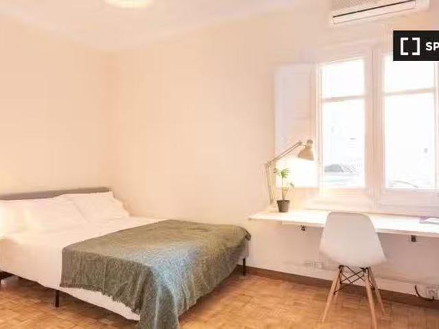 Habitaciones en apartamento de 5 dormitorios en Barcelona