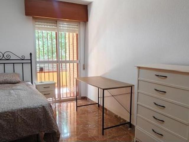 Habitaciones en piso compartido junto Plaza de Toros