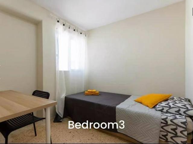 Habitaciones modernas para estudiantes en Valencia | Zona Universitaria | WiFi + Limpieza incluida