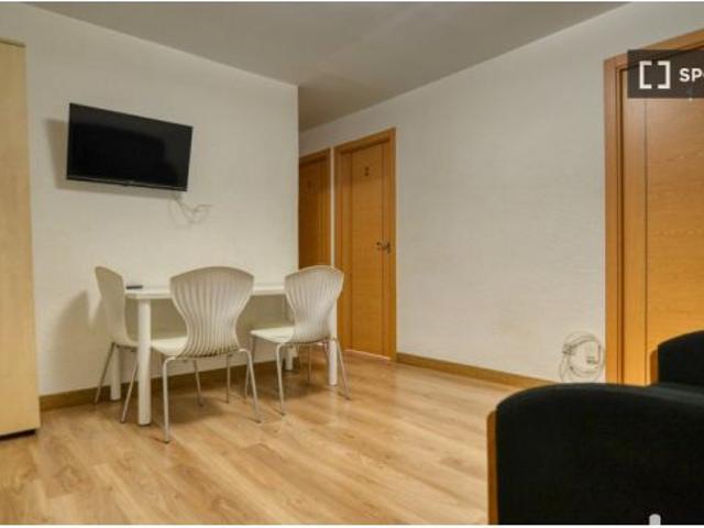 Habitaciones para alquilar en apartamento de 4 habitaciones en Getafe