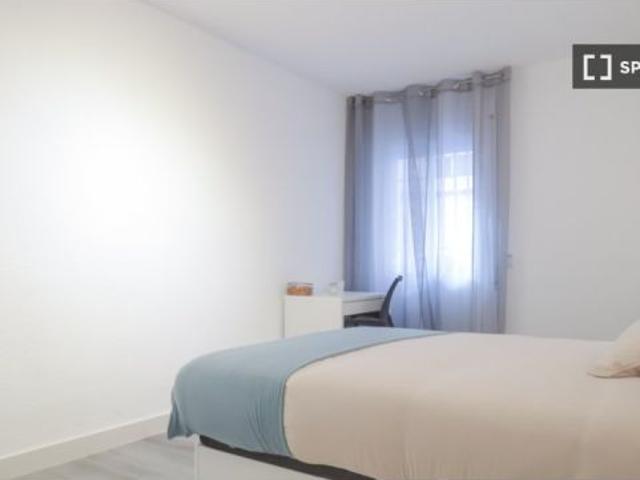 Habitaciones para alquilar en apartamento de 5 dormitorios en Madrid