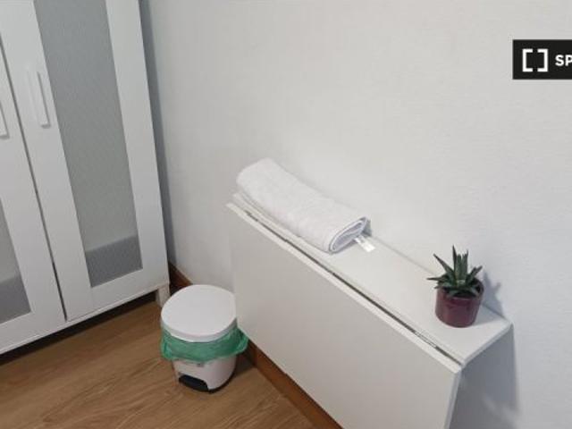 Habitaciones para alquilar en apartamento de 3 dormitorios en Carabanchel