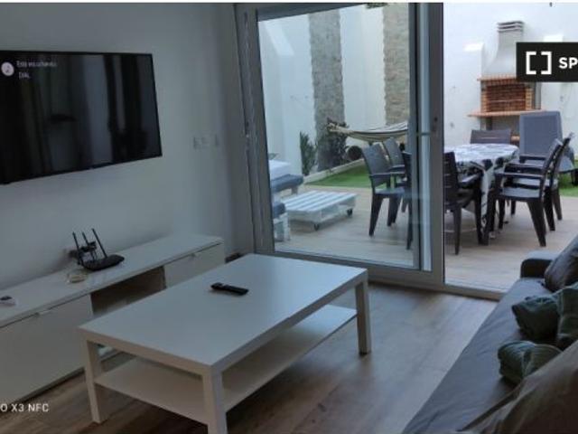 Habitaciones para alquilar en apartamento de 3 dormitorios en Valencia
