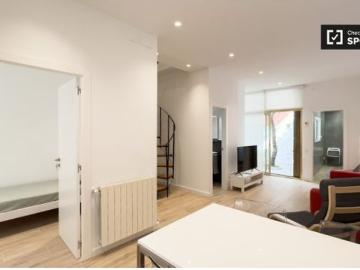Habitaciones para mujeres en alquiler en piso de 5 habitaciones en La Sagrada Família