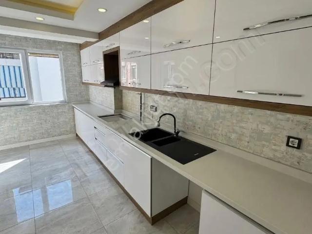Hacıkaplanlarda 3+1 140 M2 Köşe Daire Asansörlü Kiralık Daire