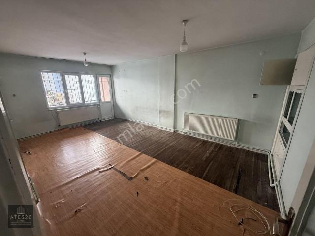 Hacıkaplanlar'da Kiralık Daire 15 Bin Tl 130m²/3+1 Yüksek Giriş Kat +25 Yaş Ön Cephe Etrafı Açık