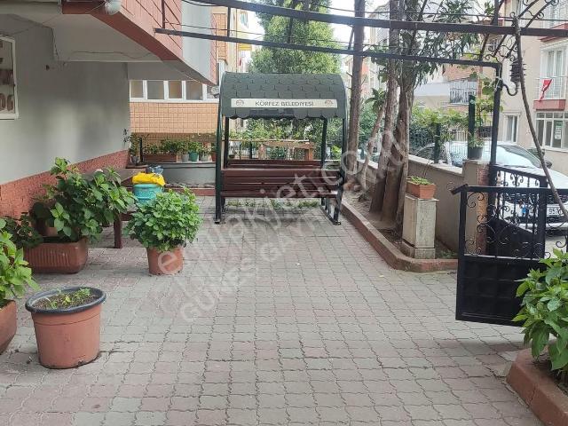 Hacı Osman'da Satılık 3+1 Daire, 135m², Emin Ağa Sitesi'nde