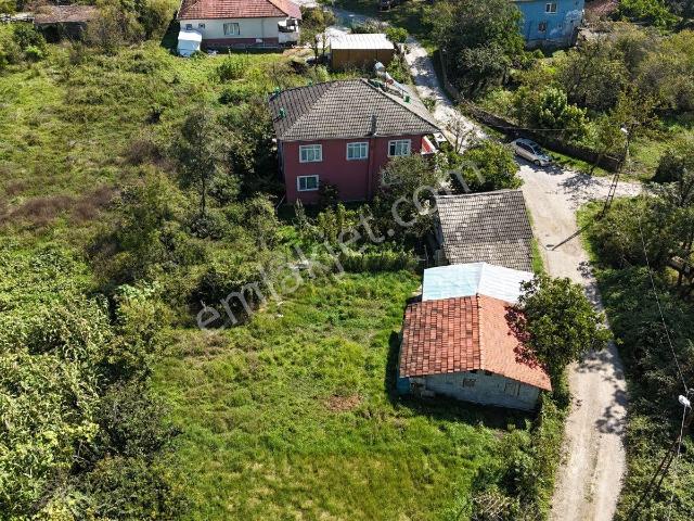 Hacıosmanoglu Köyü 2 Katli Müstakil Bina Ve Arsası