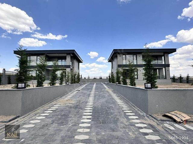 Hacılar Bulvar Yakını Butik Sitede 5+1 Lüks Villa KALİ A.Ş