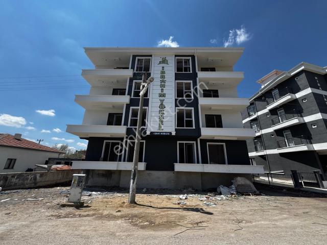 Hacılar Harmanı Mahallesinde Satılık Arakat 2+1 Daire