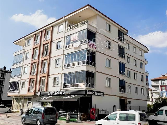 Hacılar Harmanında Ana Yol Cepheli Özlenen Genişlikte 4+1 Daire