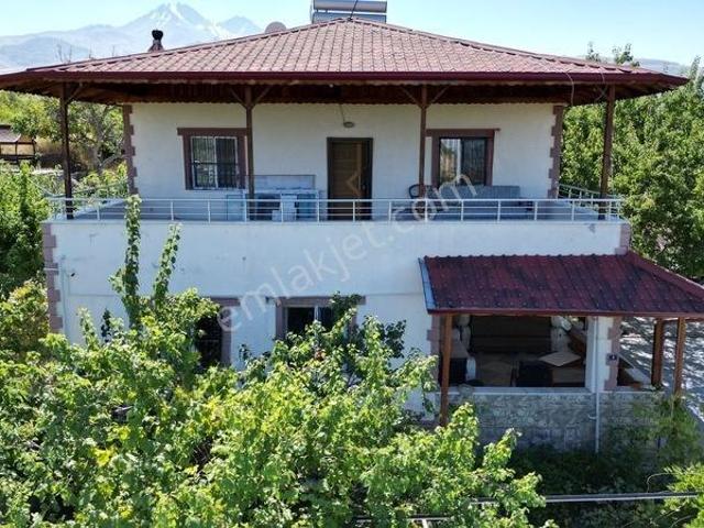 Hacılar Yukarı Mahallede 4+1 Eşyalı Kiralık Villa
