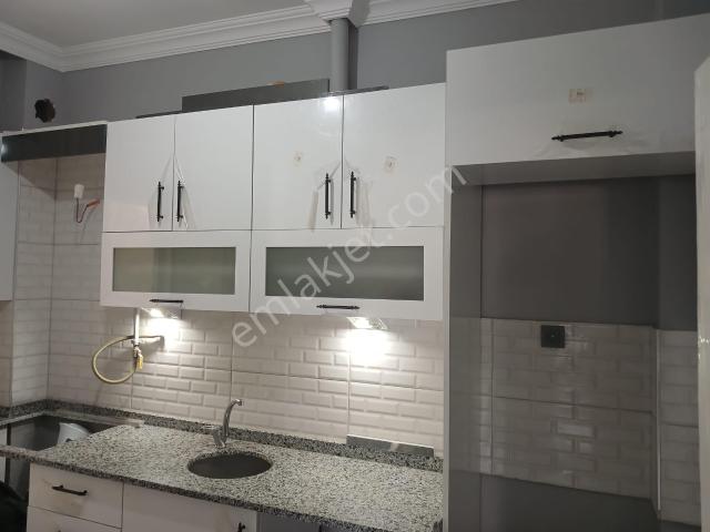Hacı Seyit Mahalle'sinde Cadde Üzerinde Kiralık 2+0 Daire