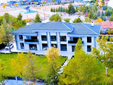 HACI HASANDA 2216 m ARAZİDE 11 ODALI DEV MALİKHANE