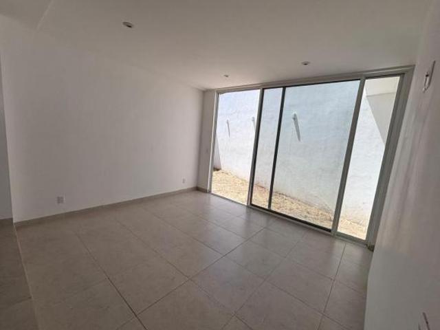 HACIENDAS STA FE VTA CSA 206 M2 4 REC. 4.5 BAÑOS COCHERA 2AUTOS FRACC PRIVADO CONTROL ENTRADA AUTOS