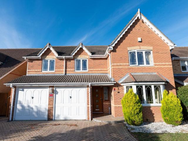 Hackamore, Benfleet SS7, 5 bed detached house to rent, £3,000 pcm | PrimeLocation