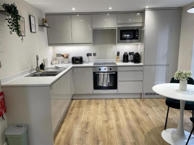 Hackbridge Road, Wallington SM6, 2 bed flat to rent, £1,800 pcm | PrimeLocation