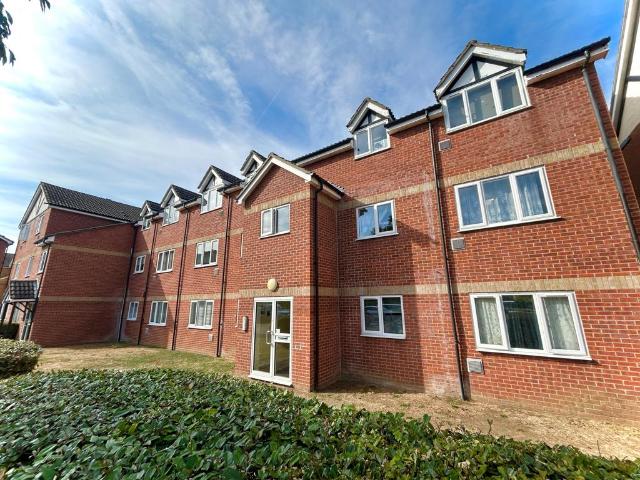 Hackbridge, Surrey, SM6 2 bed flat to rent £1,650 pcm £381 pw