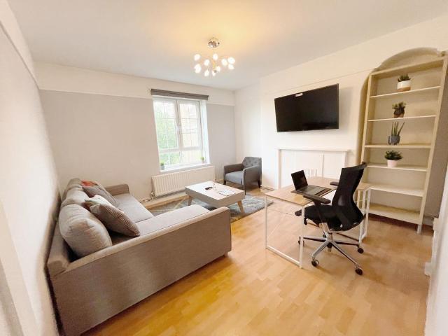 Hackney, London E9 4 bed maisonette to rent £15,208 pcm £3,510 pw